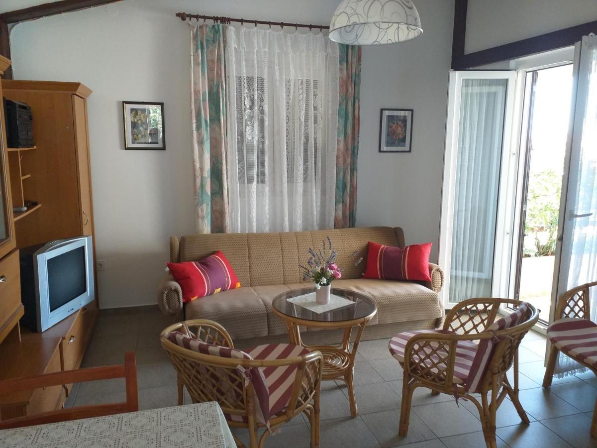 Beachfront House Nada - Happy Rentals Karlobag Zewnętrze zdjęcie
