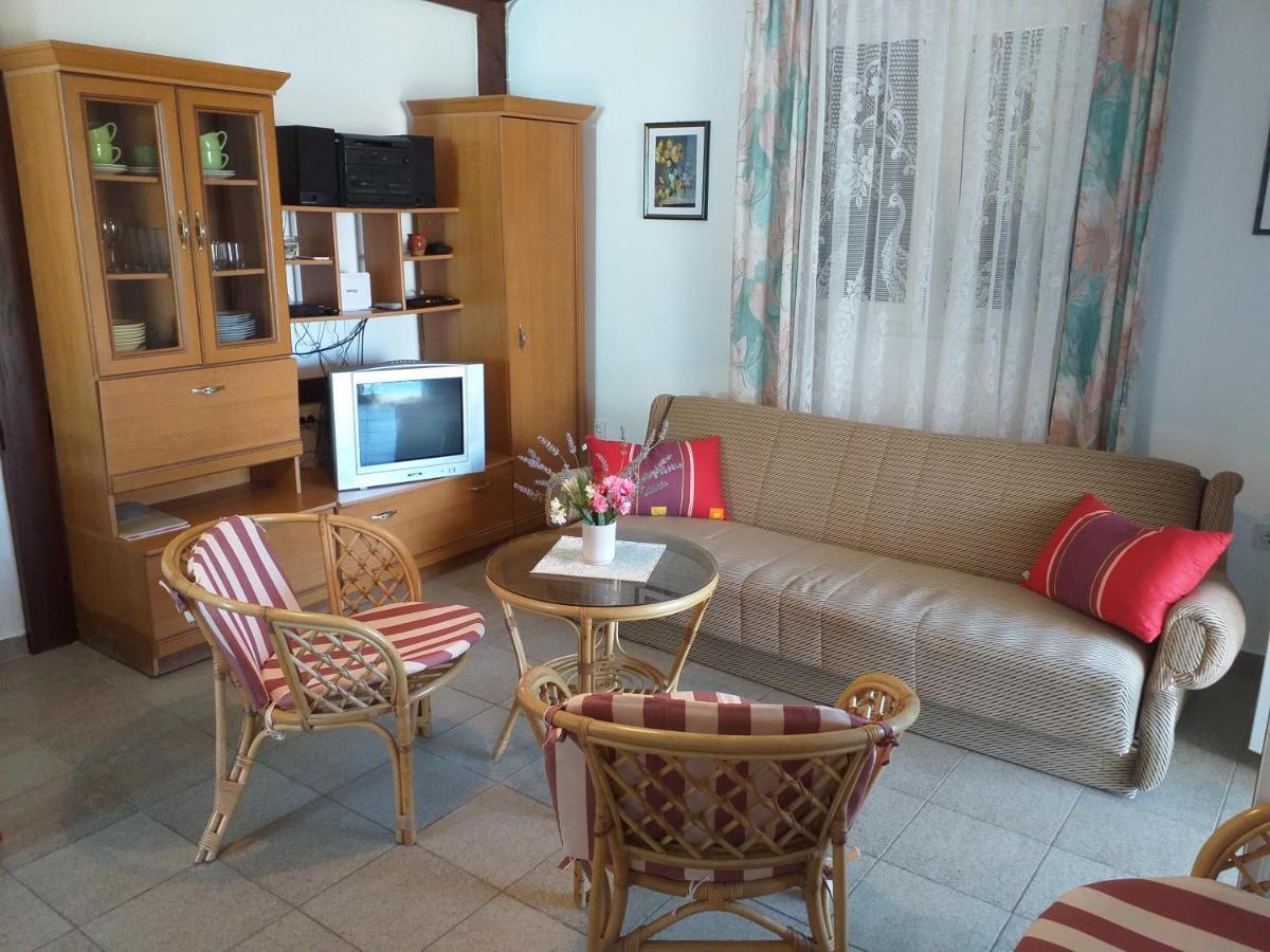 Beachfront House Nada - Happy Rentals Karlobag Zewnętrze zdjęcie