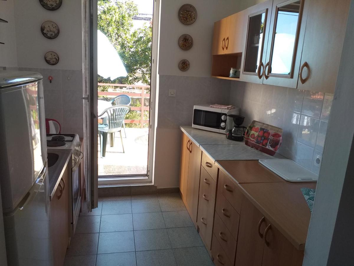Beachfront House Nada - Happy Rentals Karlobag Zewnętrze zdjęcie