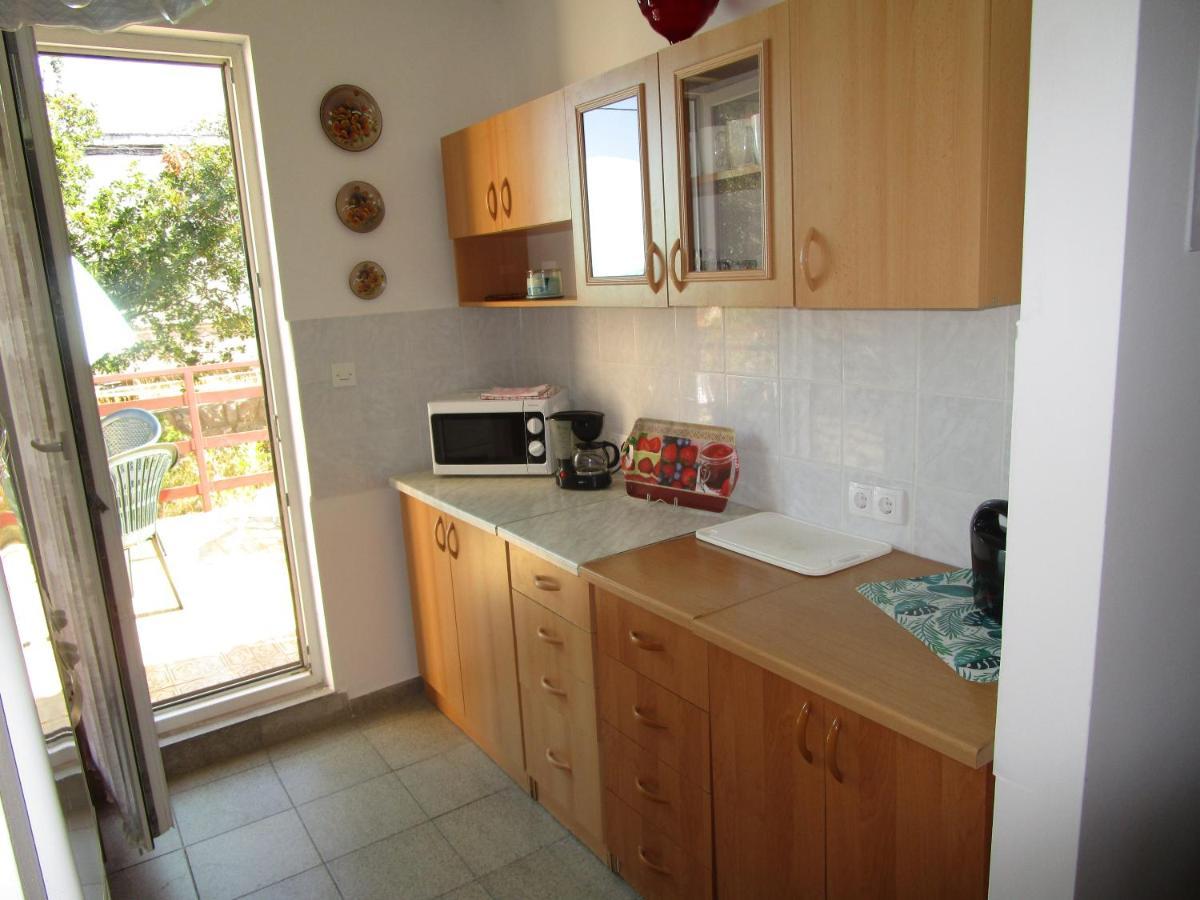 Beachfront House Nada - Happy Rentals Karlobag Zewnętrze zdjęcie