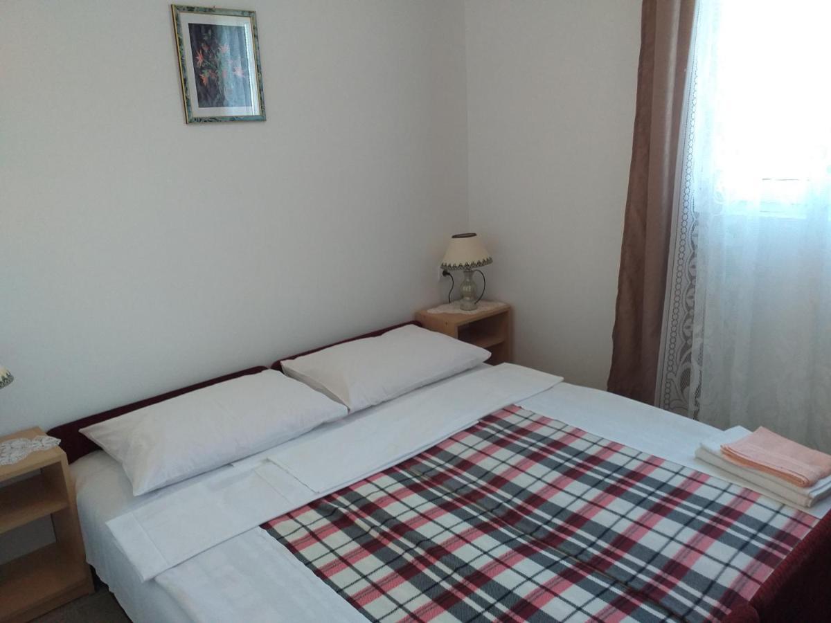 Beachfront House Nada - Happy Rentals Karlobag Zewnętrze zdjęcie