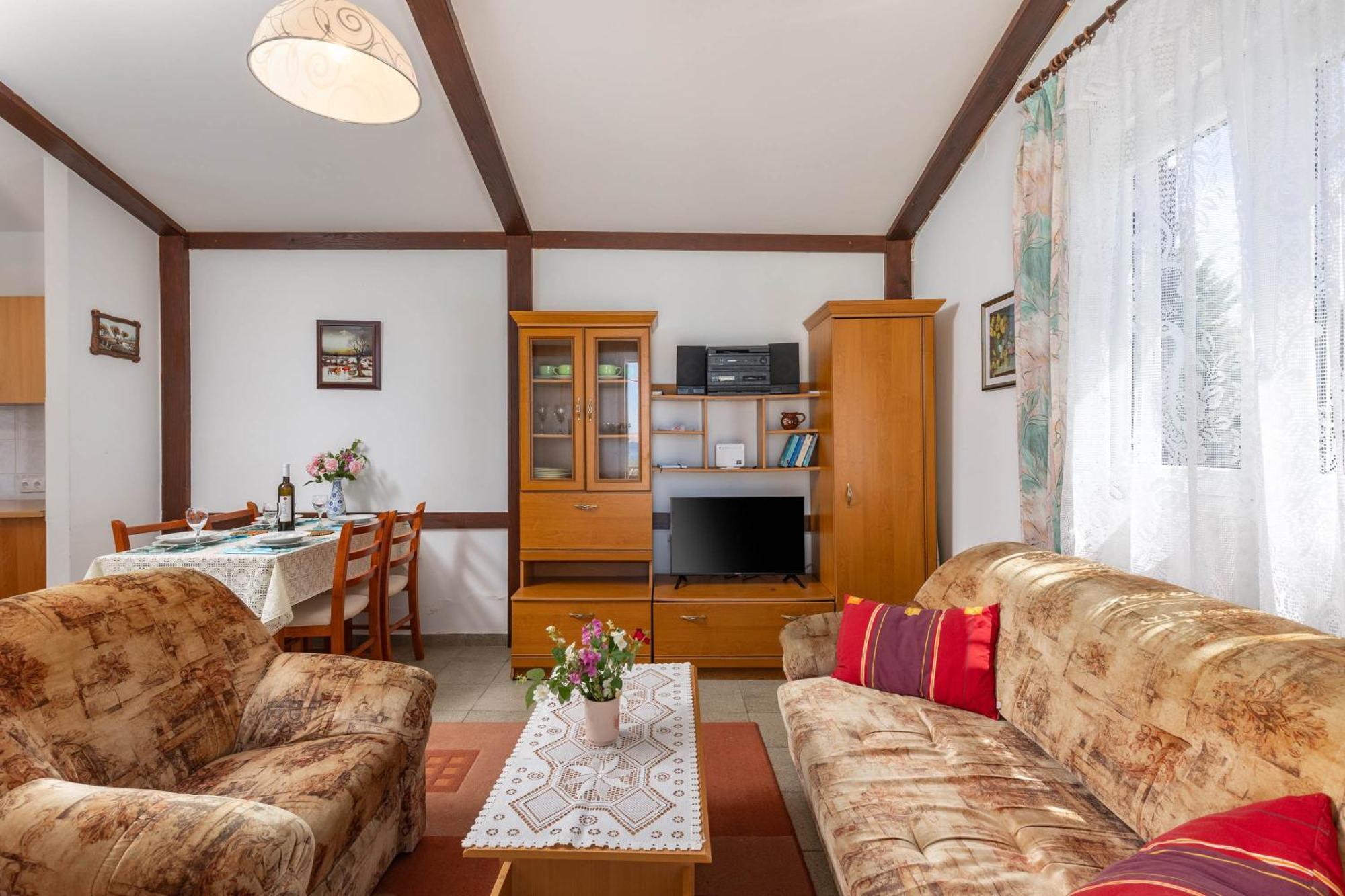 Beachfront House Nada - Happy Rentals Karlobag Zewnętrze zdjęcie