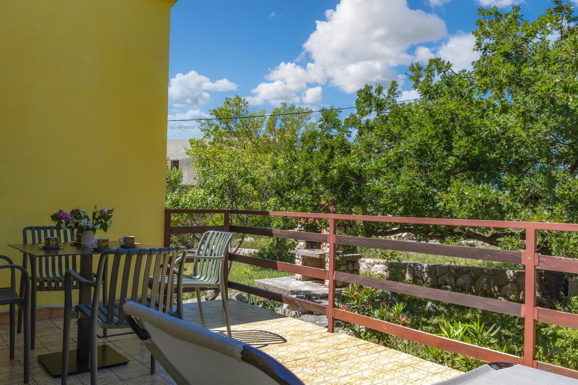 Beachfront House Nada - Happy Rentals Karlobag Zewnętrze zdjęcie