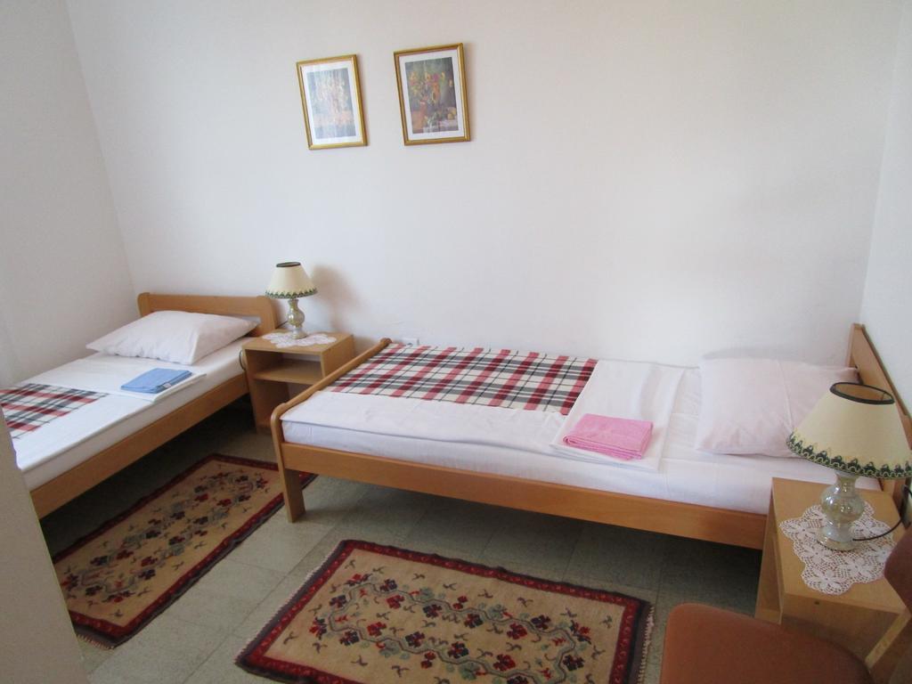 Beachfront House Nada - Happy Rentals Karlobag Pokój zdjęcie